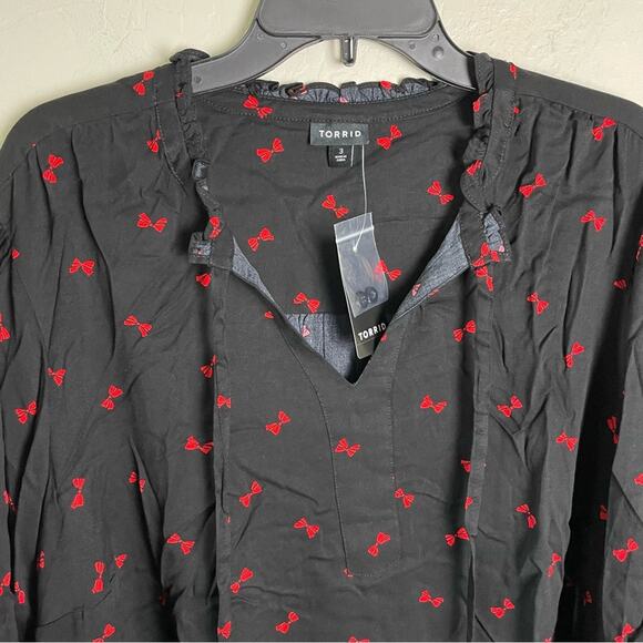 Torrid Red Bow Print Rayon Twill Tie Neck Peasant Top 3X NWT Tossed Bows - Picture 5 of 14